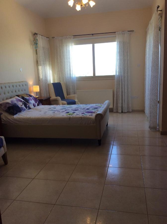 Quality Villa With Pool In Superb Location In Paphos Mandria  Exterior photo